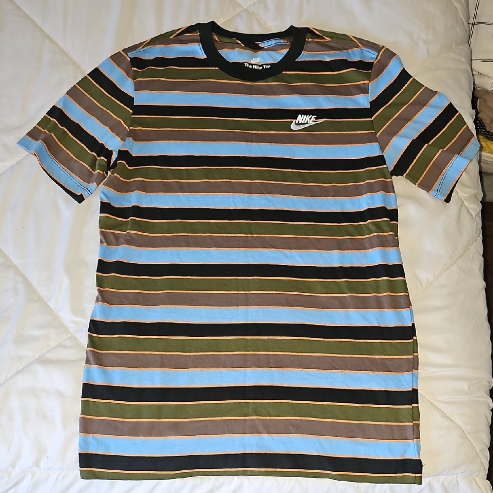 NWOT Nike Men's Sz Sm Striped Tee